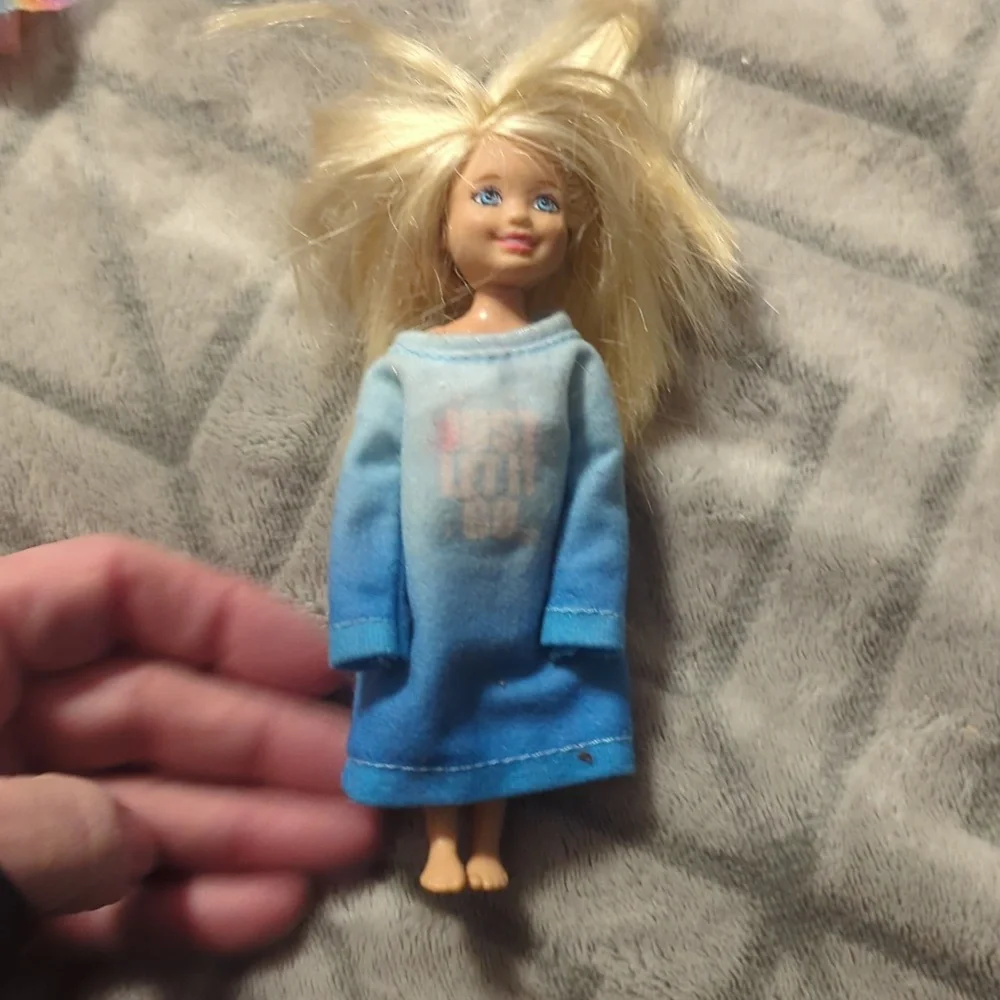 5 Mattel Barbie Chelsea, Stacie‎ dolls and accessories